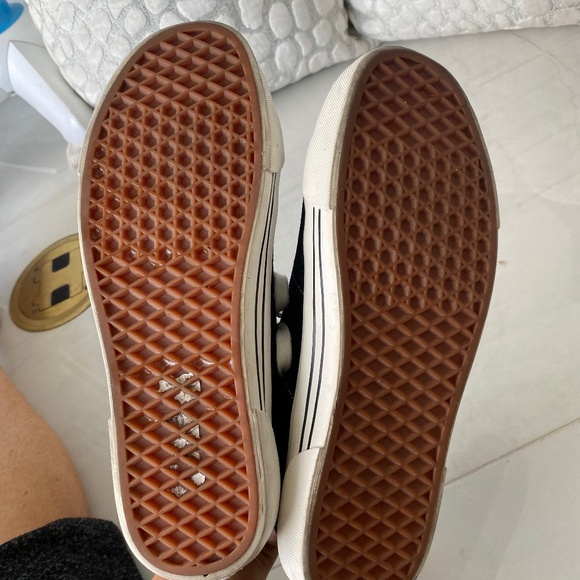 Vans - Picture 4 of 5